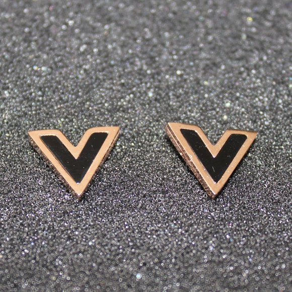Ins Style Stub Earring Pendants Letter V - Picture 1 of 2